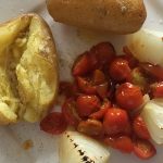 Folienkartoffeln mit Grilltomaten und Zwiebeln