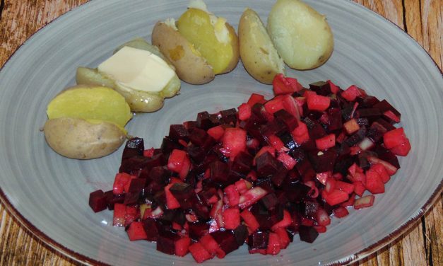 Pellkartoffeln mit Rote Beete-Apfel-Salat